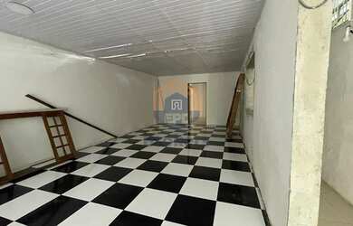 Imagem: A casa possui 3 Dormitórios, 2 Banheiros, 5 Vagas na garagem