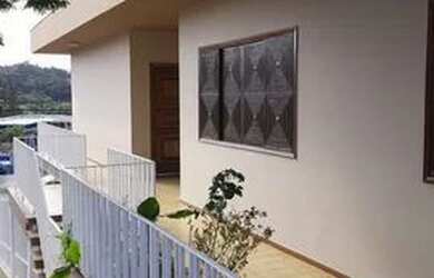 Imagem: A casa possui 3 Dormitórios, 3 Banheiros, 3 Vagas na garagem