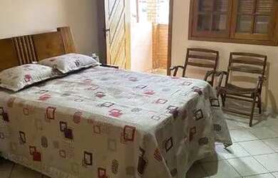 Imagem: A casa possui 3 Dormitórios, 2 Banheiros, 2 Vagas na garagem