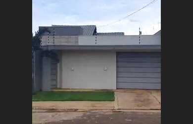 Imagem: A casa possui 2 Dormitórios, 2 Banheiros, 4 Vagas na garagem