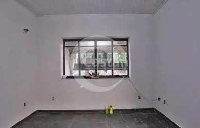 Imagem: A casa possui 2 Dormitórios, 1 Banheiro, 2 Vagas na garagem