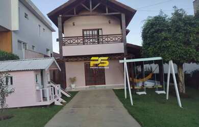 Imagem: A casa em condomínio possui 4 Dormitórios, 4 Banheiros, 2