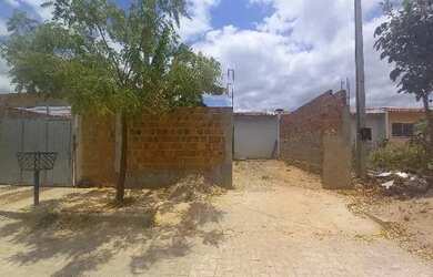 Imagem: A casa possui 2 Dormitórios, 1 Banheiro e 125m² de Área e