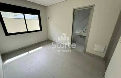 Imagem 10: Casa alto padrão com 3 suítes à venda, 224 m² por R$ 2.200.000 - Condomínio...