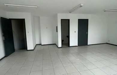 Imagem 6: Galpão com escritório para aluguel com 550 metros quadrados em Olaria...