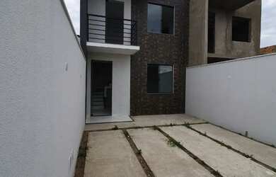 Imagem: A casa possui 2 Dormitórios, 2 Banheiros, 2 Vagas na garagem