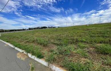 Imagem: O terreno possui 300m² de Área, Imóvel novo e está localizado