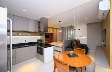 Imagem: O apartamento possui 1 Dormitório, 1 Banheiro, 1 Vaga na garagem