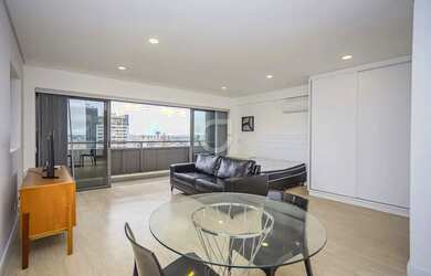 Imagem: O apartamento possui 1 Dormitório, 1 Banheiro, 1 Vaga na garagem