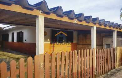 Imagem: A casa possui 2 Dormitórios, 1 Banheiro, 1 Vaga na garagem