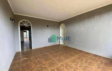 Imagem: O depósito possui 4 Vagas na garagem, 214m² de Área e está