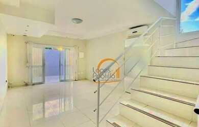 Imagem: A casa possui 2 Dormitórios, 3 Banheiros, 2 Vagas na garagem