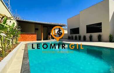 Imagem: A casa possui 3 Dormitórios, 3 Banheiros, 186m² de Área