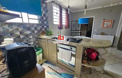 Imagem 7: Casa de Esquina no Dom Pedro 1 - Casa de esquina com um prédio