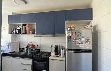 Imagem: O apartamento possui 2 Dormitórios, 1 Banheiro, 1 Vaga na garagem