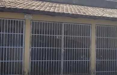 Imagem: A casa possui 3 Dormitórios, 1 Banheiro, 4 Vagas na garagem