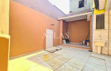 Imagem: A casa possui 3 Dormitórios, 2 Banheiros e 100m² de Área