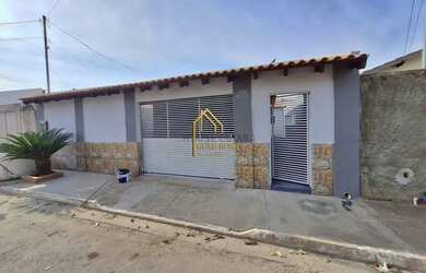 Imagem: A casa possui 3 Dormitórios, 3 Banheiros, 3 Vagas na garagem