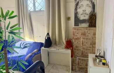 Imagem: A casa possui 2 Dormitórios, 1 Banheiro, 2 Vagas na garagem