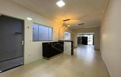 Imagem: A casa possui 2 Dormitórios, 2 Banheiros, 2 Vagas na garagem