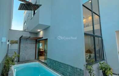 Imagem: A casa em condomínio possui 3 Dormitórios, 4 Banheiros, 2