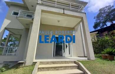 Imagem: A casa em condomínio à venda possui 3 Dormitórios, 4 Banheiros