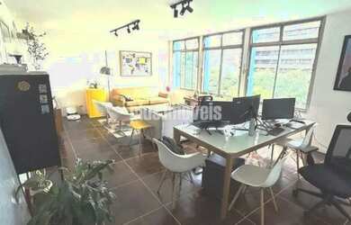 Imagem: O apartamento possui 4 Dormitórios, 3 Banheiros, 3 Vagas na