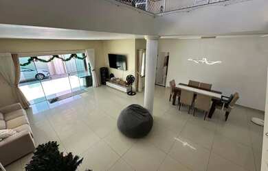 Imagem: A casa possui 4 Dormitórios, 5 Banheiros, 5 Vagas na garagem