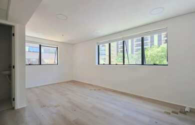 Imagem: O depósito possui 1 Vaga na garagem e 30m² de Área e está