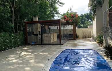 Imagem: A casa possui 3 Dormitórios, 1 Banheiro, 3 Vagas na garagem