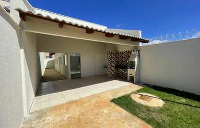 Imagem: A casa possui 2 Dormitórios, 2 Banheiros, 5 Vagas na garagem