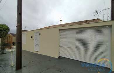 Imagem: A casa possui 3 Dormitórios, 3 Banheiros, 1 Vaga na garagem