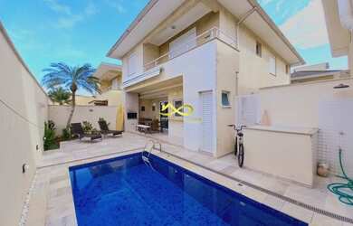 Imagem: A casa em condomínio possui 5 Dormitórios, 5 Banheiros, 2