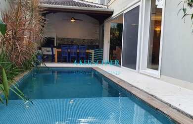 Imagem: A casa em condomínio possui 4 Dormitórios, 4 Banheiros, 2