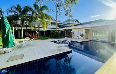 Imagem: A casa em condomínio possui 5 Dormitórios, 5 Banheiros, 4