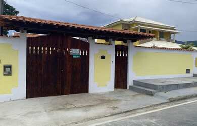 Imagem: A casa possui 2 Dormitórios, 2 Banheiros, 4 Vagas na garagem