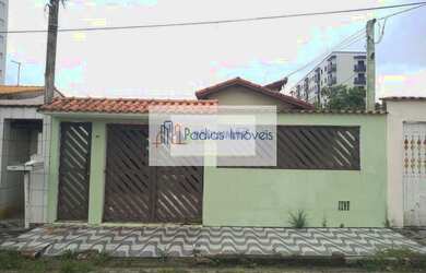 Imagem: A casa possui 3 Dormitórios, 2 Banheiros, 5 Vagas na garagem