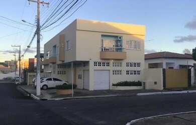 Imagem: O depósito possui 2 Vagas na garagem, 360m² de Área e está