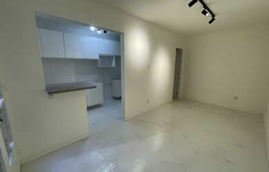 Imagem 1: Apartamento JK todo reformado para venda no Menino Deus - Porto Alegre - RS