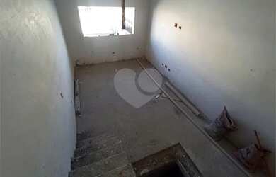 Imagem: A casa possui 3 Dormitórios, 5 Banheiros, 2 Vagas na garagem