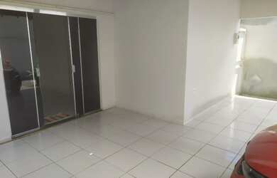 Imagem: A casa possui 3 Dormitórios, 3 Banheiros, 3 Vagas na garagem