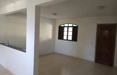 Imagem: A casa possui 2 Dormitórios, 3 Banheiros, 480m² de Área e