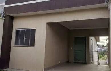 Imagem: A casa possui 3 Dormitórios, 3 Banheiros, 2 Vagas na garagem