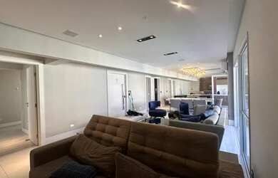 Imagem: O apartamento possui 3 Dormitórios, 5 Banheiros, 2 Vagas na