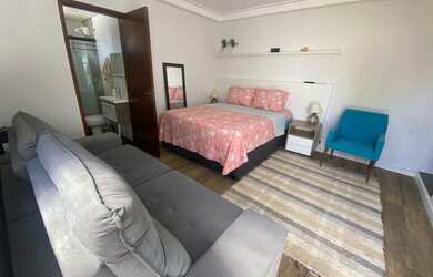 Imagem: A casa possui 4 Dormitórios, 4 Banheiros, 2 Vagas na garagem