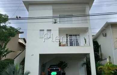 Imagem: A casa possui 3 Dormitórios, 2 Banheiros, 4 Vagas na garagem