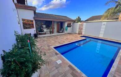 Imagem: A casa em condomínio possui 4 Dormitórios, 5 Banheiros, 4