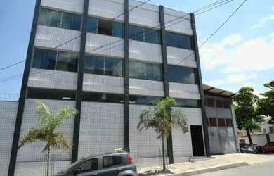 Imagem: O depósito possui 5 Vagas na garagem e 469m² de Área e está