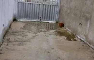 Imagem: A casa possui 2 Dormitórios, 2 Banheiros, 2 Vagas na garagem