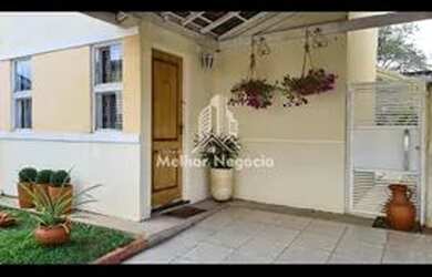 Imagem: A casa possui 2 Dormitórios, 1 Banheiro, 2 Vagas na garagem